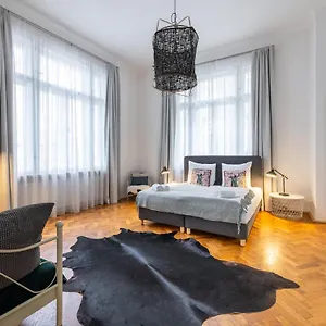 apt-charming-1-bedroom-in-the-city-center-of.praguehotelsweb.com/